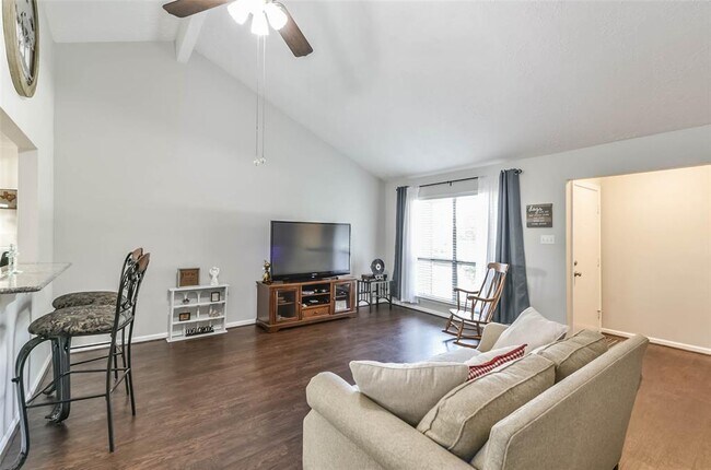Building Photo - 3026 Helmsley Dr