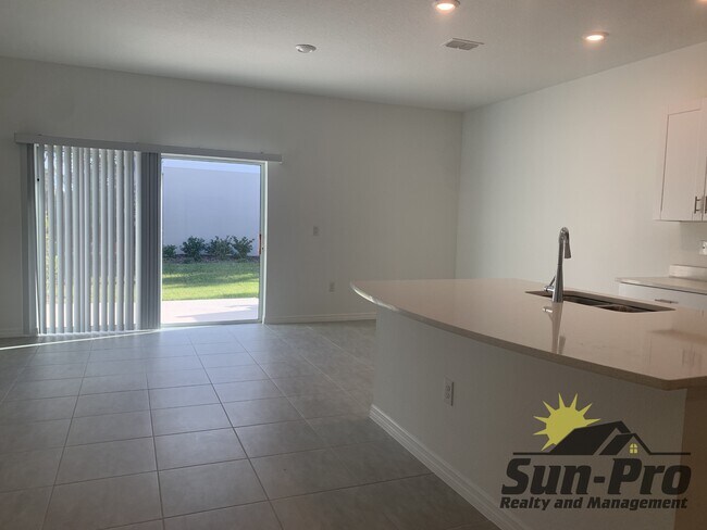 Foto del edificio - 172 Riverfront Wy