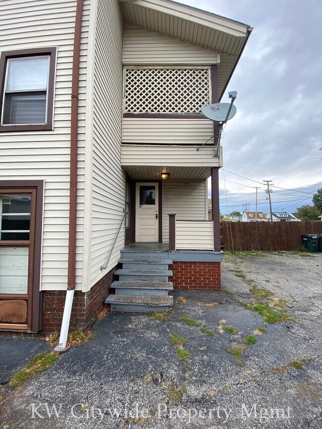 Building Photo - 5595 Pearl Rd