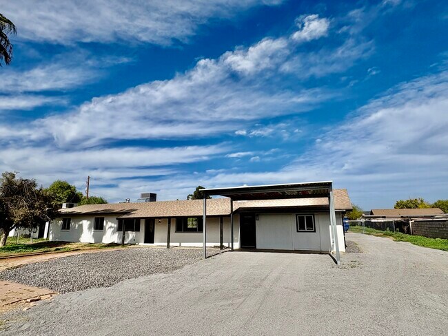 Foto del edificio - 17220 E Desert Ln