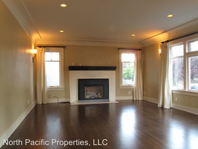 Building Photo - 7715 Winona Ave N