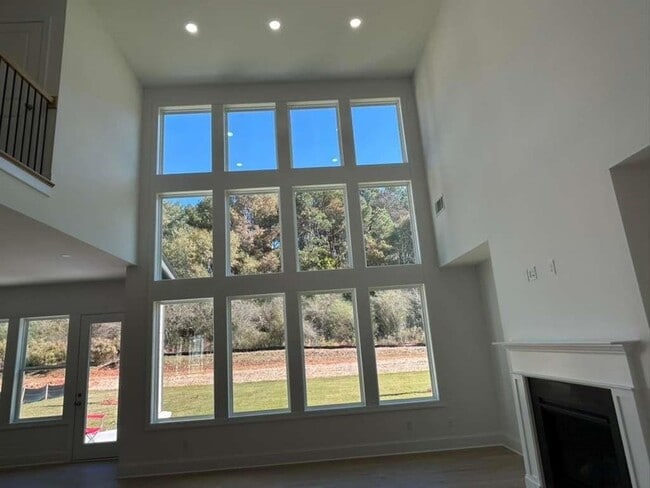 Building Photo - 6940 Pond Vw Dr