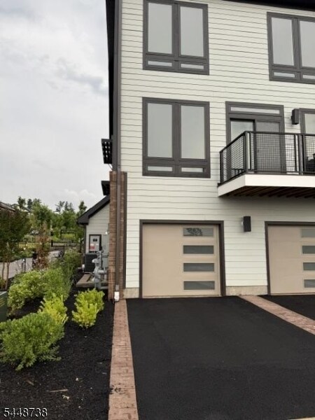Building Photo - 112 Village Dr