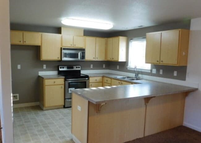 Building Photo - 3Bd/2.5Ba Two-story house- Available Soon!