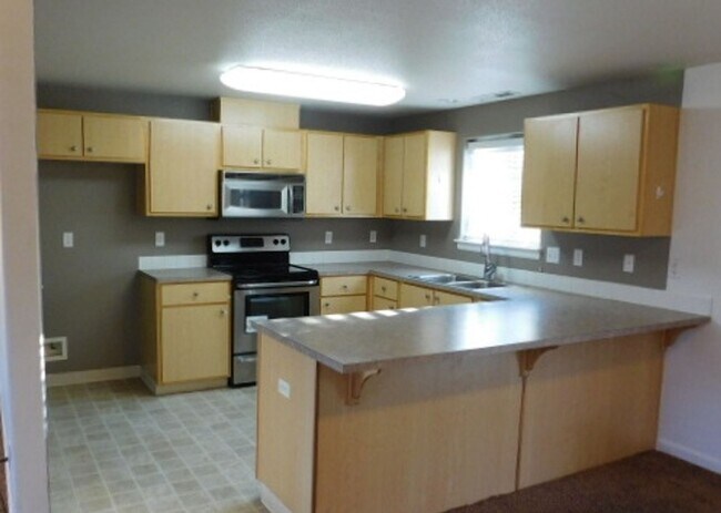 Foto del edificio - 3Bd/2.5Ba Two-story house- Available Soon!