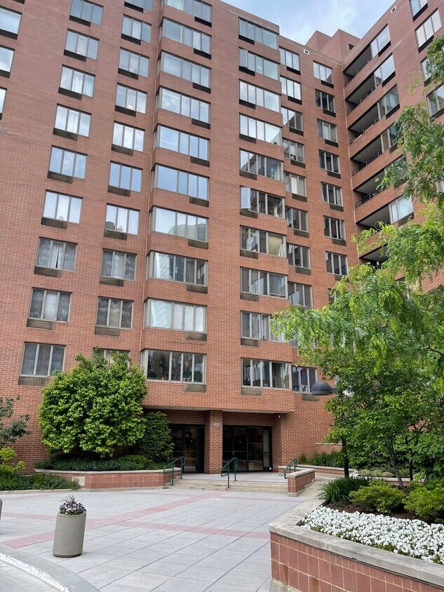 Foto principal - 801 S Plymouth Ct