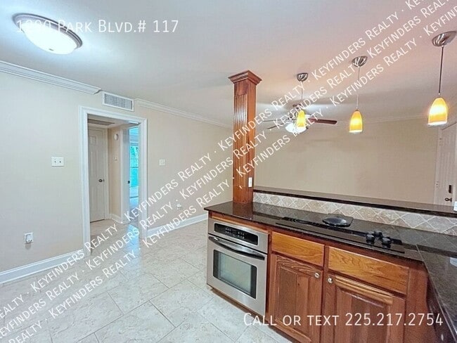 Building Photo - 1290 Park Blvd