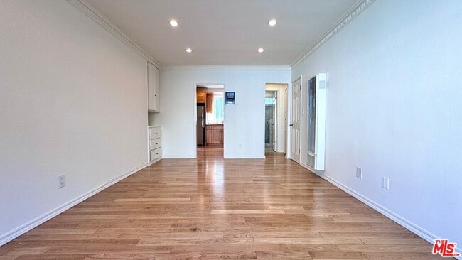 Foto del edificio - 1233 N Harper Ave