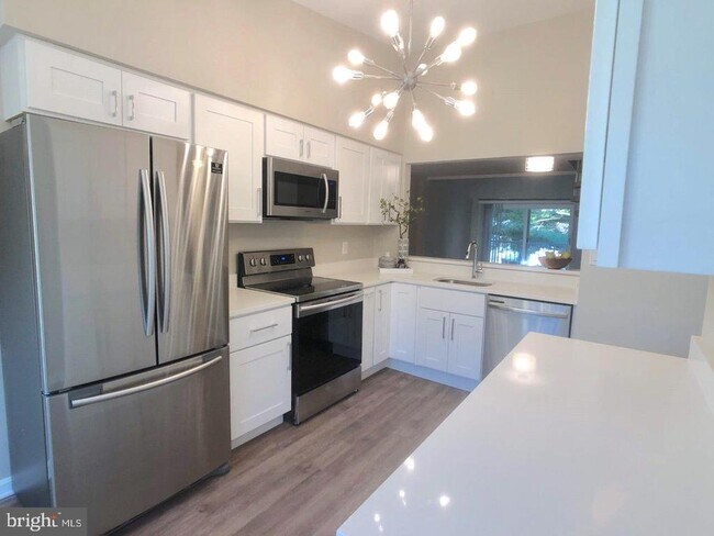 Building Photo - 20327 Beaconfield Terrace