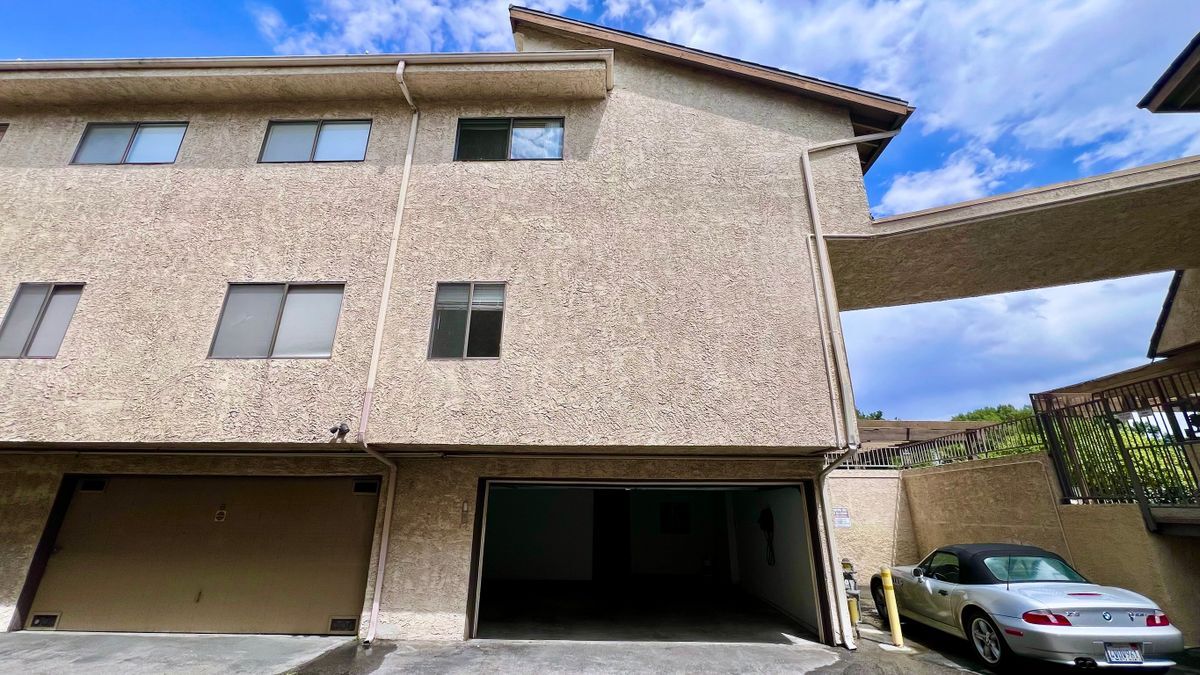 Foto principal - 15061 Sherman Way