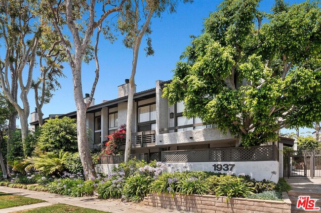 Building Photo - 1937 S Beverly Glen Blvd