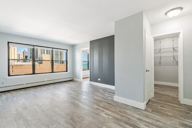 Building Photo - 5858 N Sheridan Rd