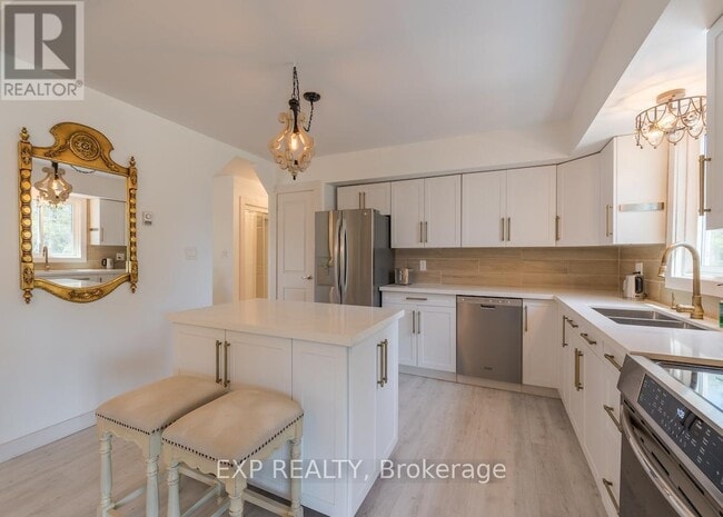 Building Photo - 150 Bayview Dr