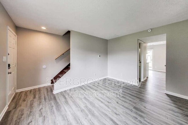 Foto del edificio - 9455 Huggin Hollow Rd