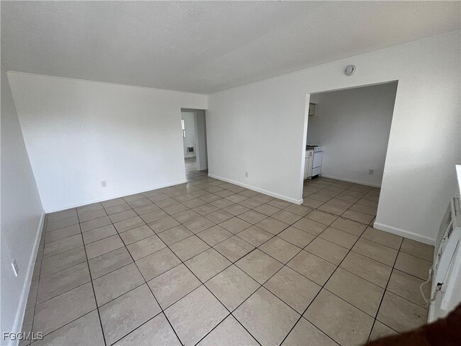 Foto del edificio - 2452 Stella St