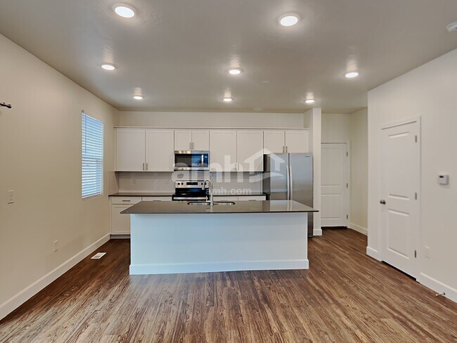 Foto del edificio - 6744 N Silver Gate Dr