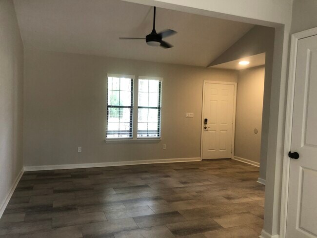 Building Photo - 2327 Barcelona Ct