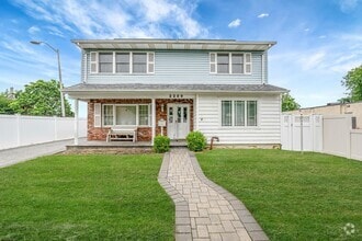 Building Photo - 2289 Penatiquit Ave