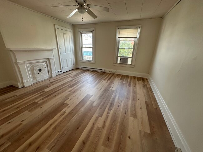 Dormitorios delanteros - 4924 Hatfield St