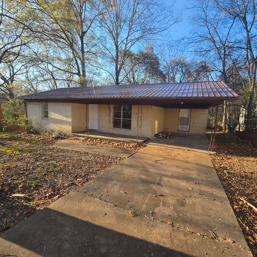 Foto principal - Remodeled Single Family Home in West Bates...