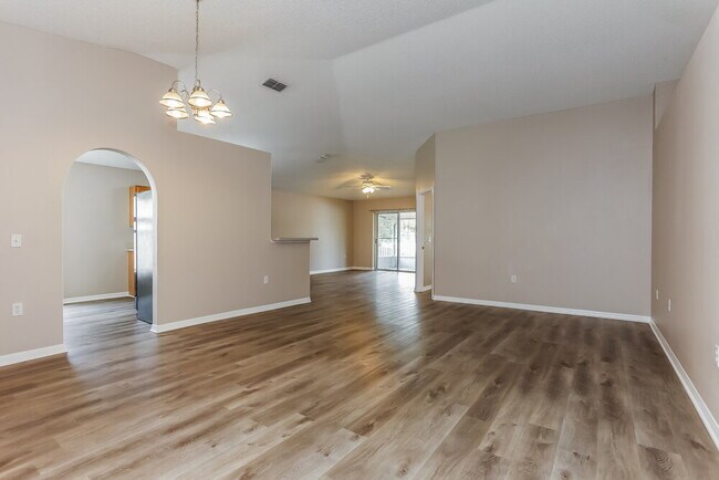 Foto del edificio - 98 Reeding Ridge Dr E
