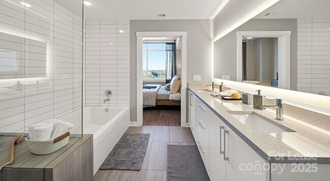 Foto del edificio - 4425 Sharon Rd