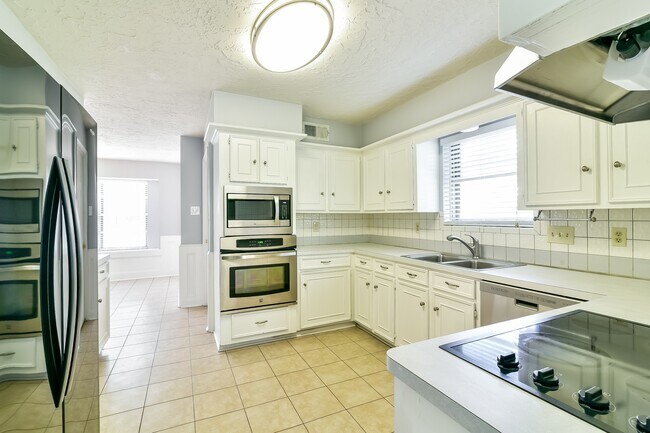 Building Photo - 11715 Parkriver Dr