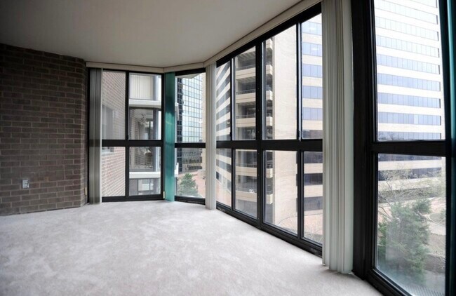 Foto del edificio - 1600 N Oak St