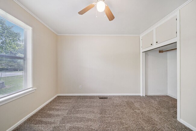 Foto del edificio - Cute Duplex Corner Lot Fenced Yard