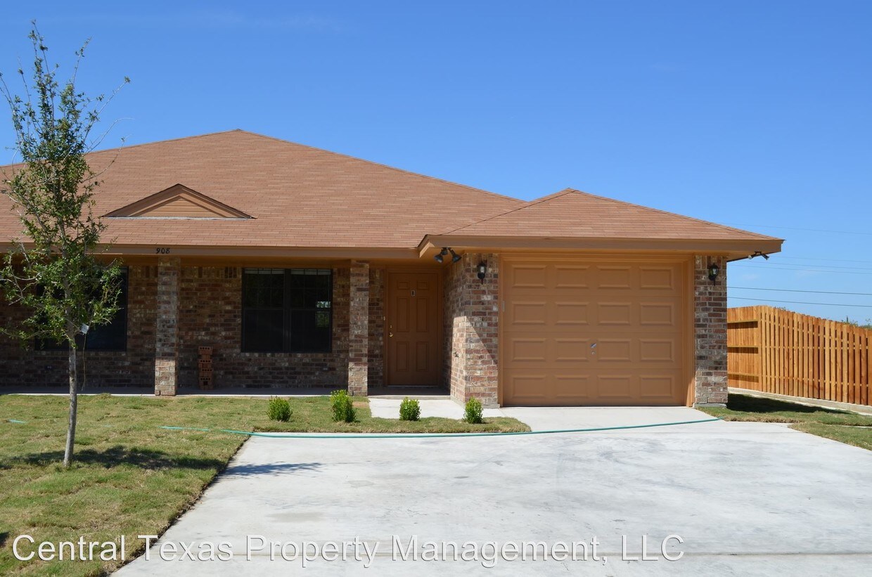Foto principal - 908 Rebecca Ln