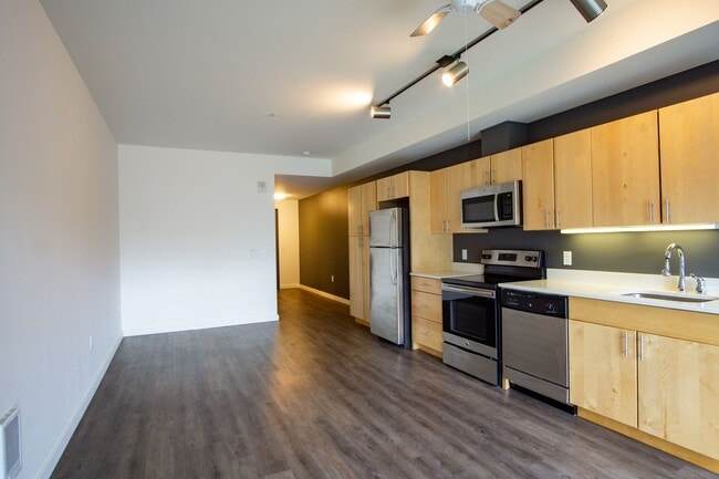 Building Photo - Spacious, Sophisticated, & Stylish Slabtow...