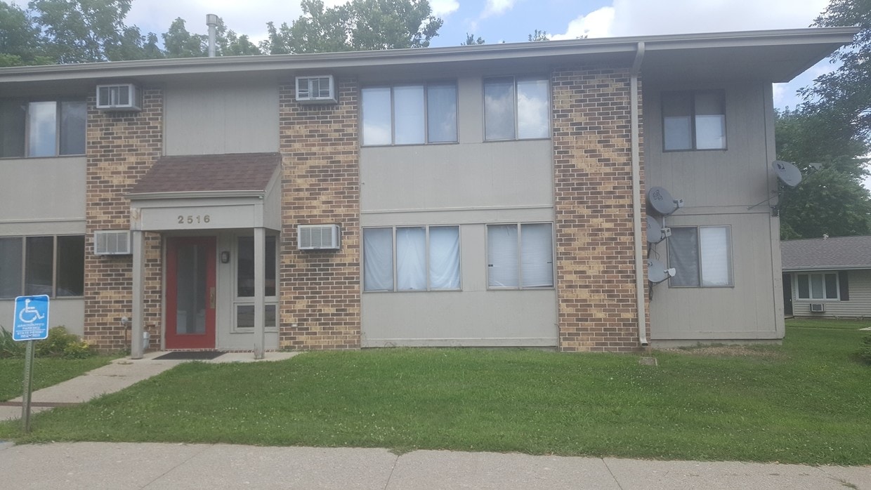 Soutlawn Apartments Perry, IA