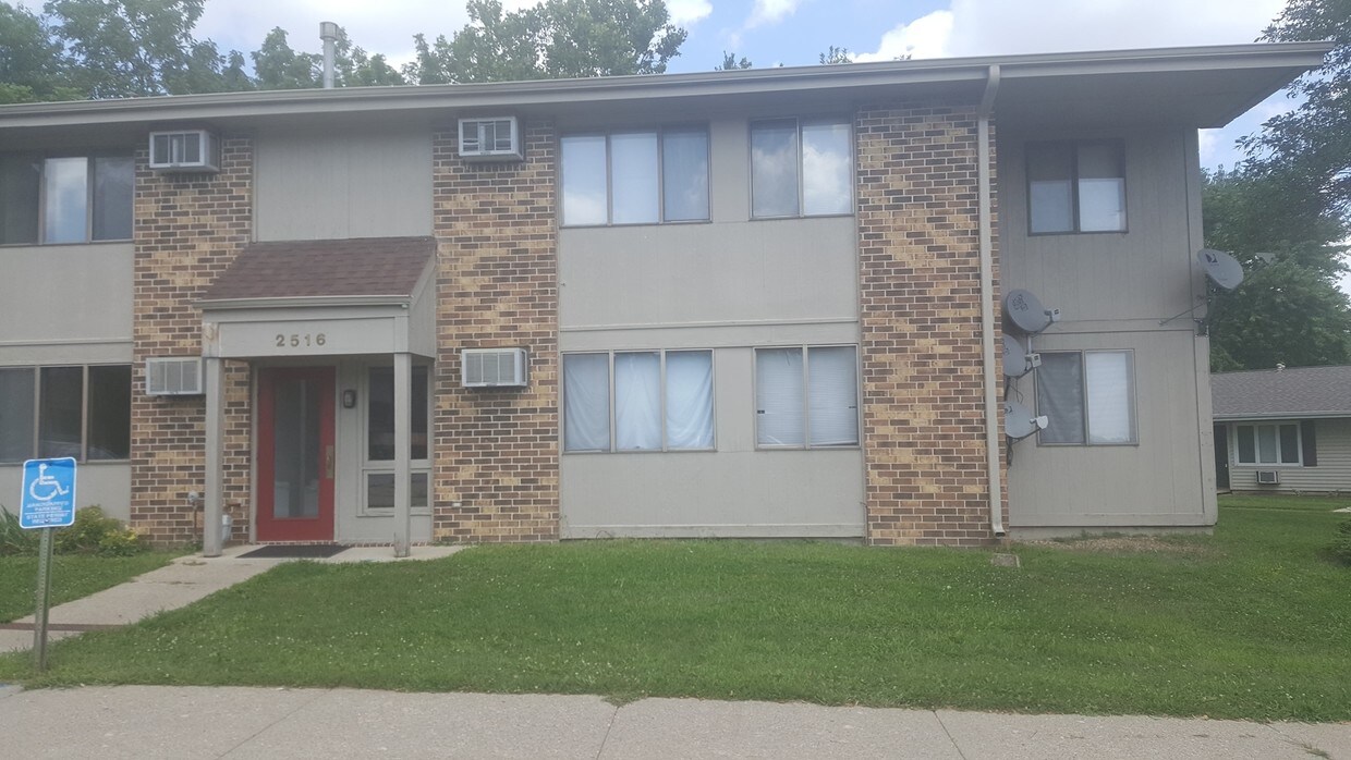 Soutlawn Apartments Apartments in Perry, IA