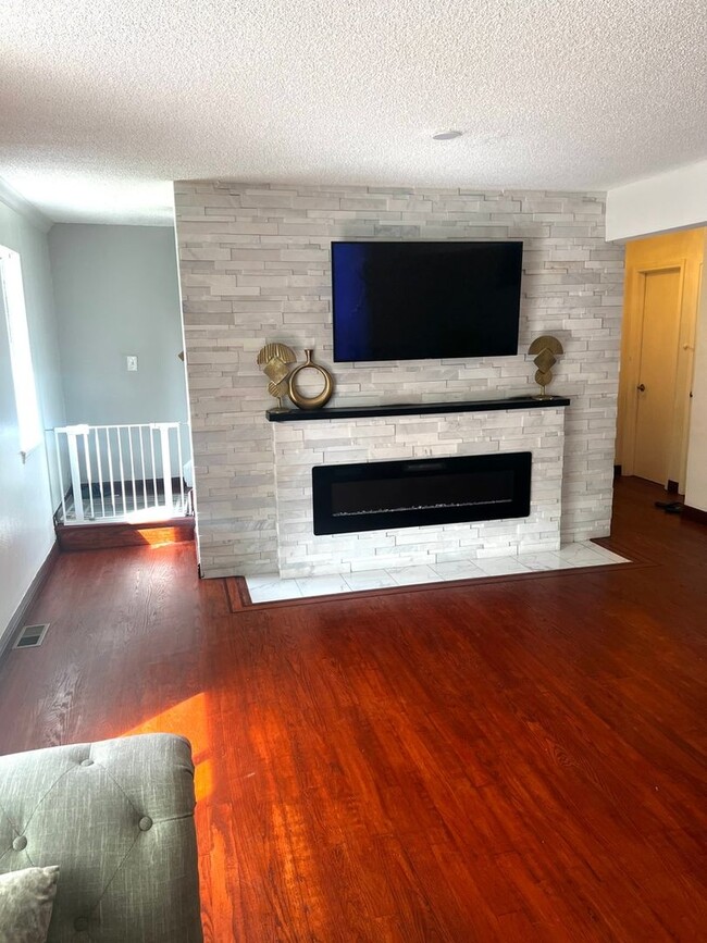 Building Photo - 3 Bedroom Townhome in Aurora