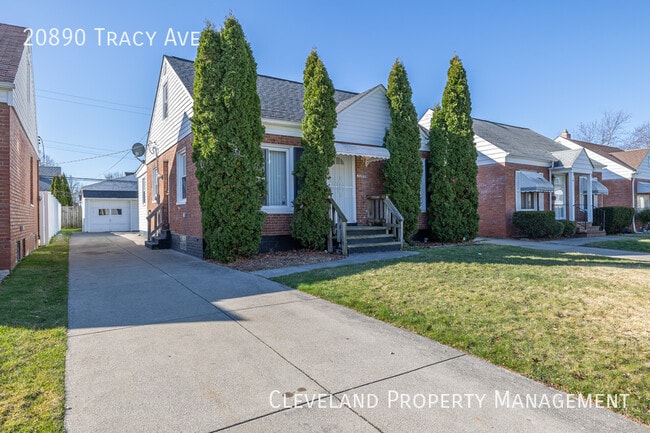 Building Photo - Beautiful Euclid Bungalow