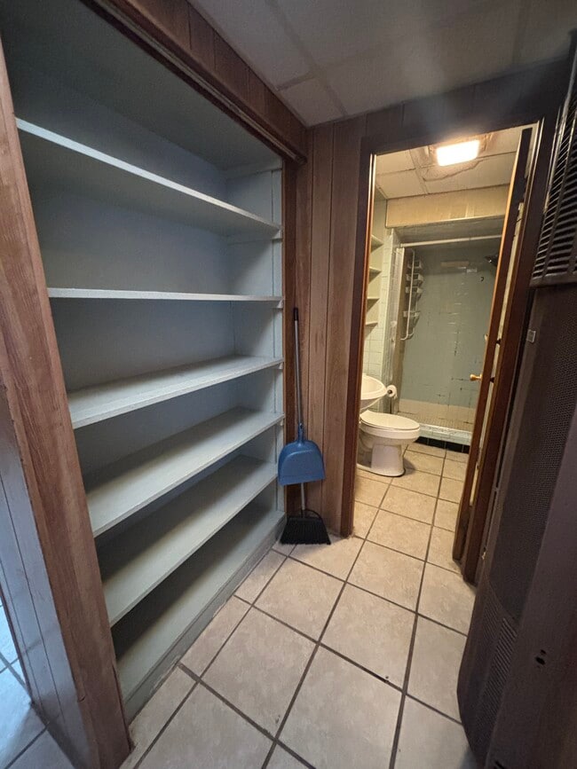 Building Photo - Madrid Court