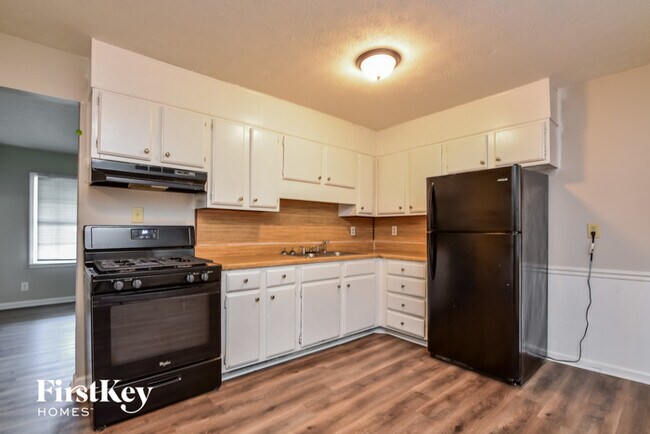 Foto del edificio - 295 Charlotte Blvd