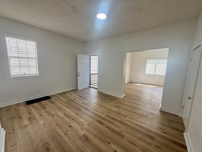 Foto del edificio - 125 Avondale Ave