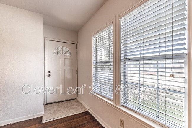 Building Photo - 731 Glamis Ave