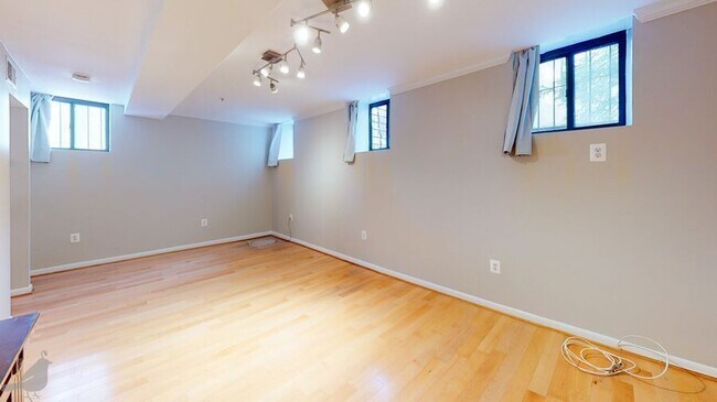 Foto del edificio - 2633 Adams Mill Rd NW