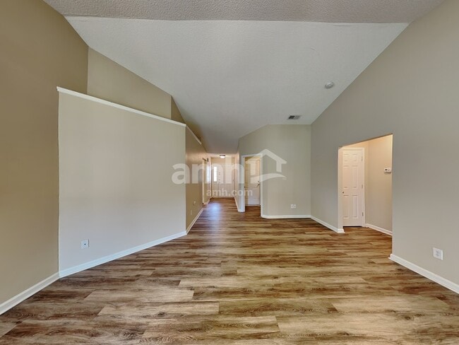 Foto del edificio - 4832 Asherton Pl NW