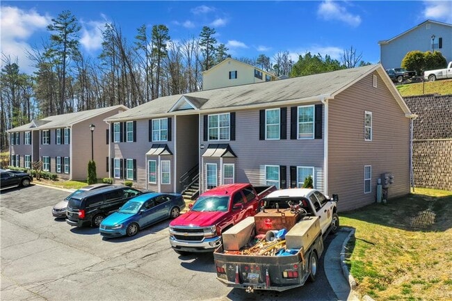 Building Photo - 1300 Stonehaven Cir