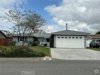 Building Photo - 1227 N Fairvalley Ave
