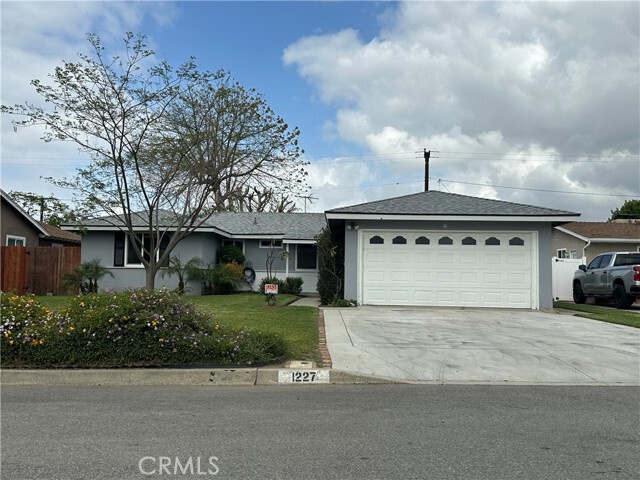 Foto principal - 1227 N Fairvalley Ave