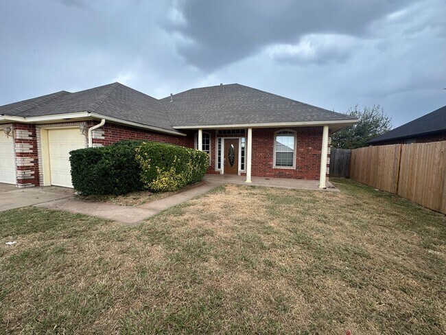 Building Photo - 2504 Thomas Dr
