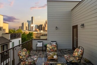 Building Photo - 1005 Bingham St