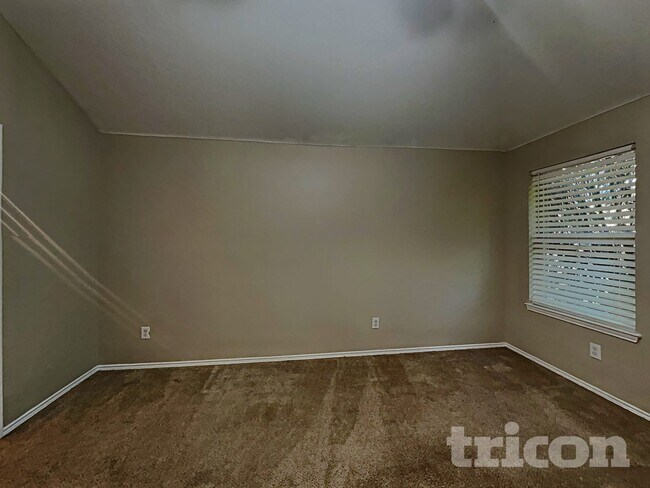 Building Photo - 1563 Nottingham Dr