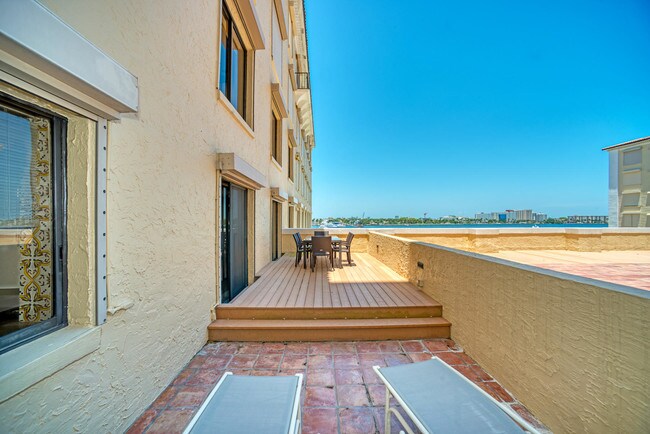 Building Photo - 150  Bradley Place 411