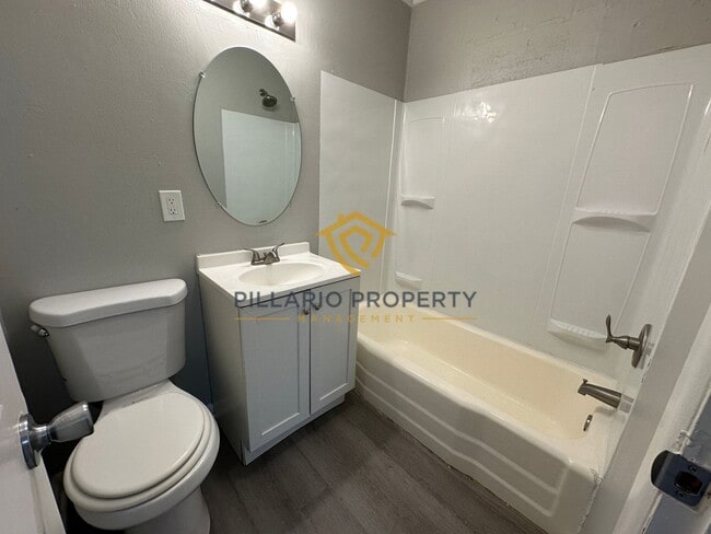 Building Photo - Must See this Updated 1 Bedroom 1 Bathroom!