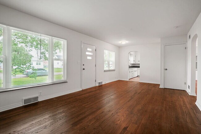 Building Photo - 1000 Glenmore Ave